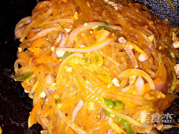 Spicy Cabbage Seafood Stir-fried Noodles recipe