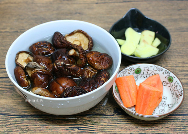 Radish and Mushroom Beef Bone Soup recipe