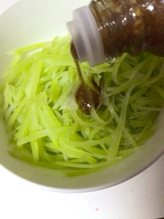 Kuaishou Dishes--ginger Fragrant Lettuce Shreds recipe