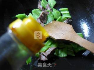 Stir-fried Pork Lung with Hot Peppers recipe