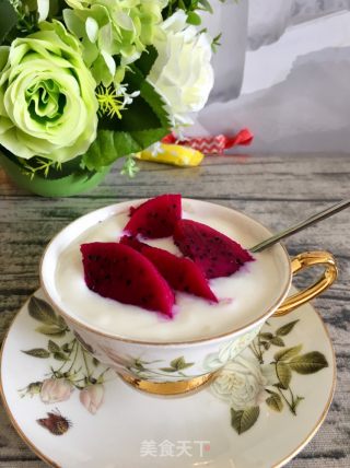 "lazy Meal" Dragon Fruit Yogurt Cup recipe