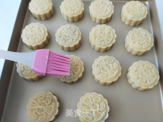 #新良第一节烤大赛# Cantonese-style Lotus Seed Paste Moon Cake recipe