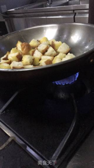 Onion Cream Soup with Butter Bread recipe