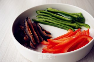 Stir-fried Red Ginseng with Green Red Pepper recipe