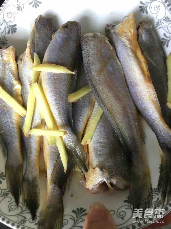 Braised Small Yellow Croaker recipe