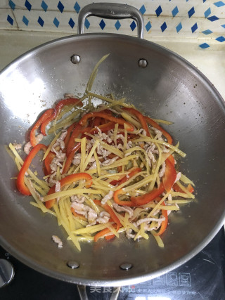 Red Pepper Shredded Pork Noodle recipe