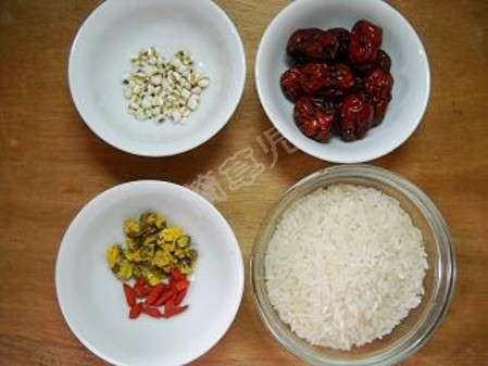 Red Dates, Coix Seed and Chrysanthemum Congee recipe