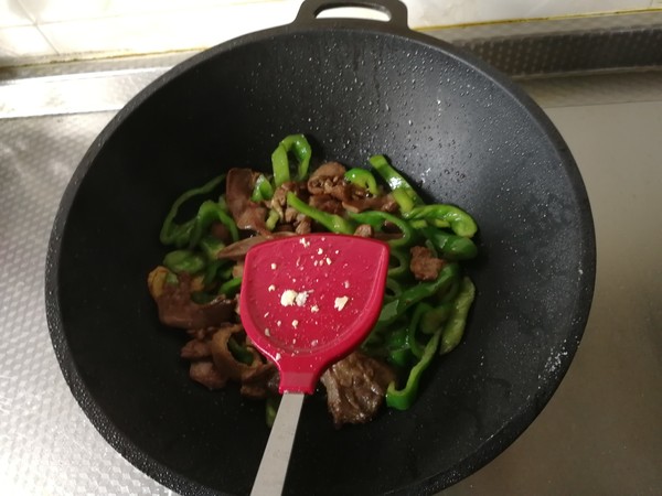 Stir-fried Pork Tongue with Green Peppers recipe