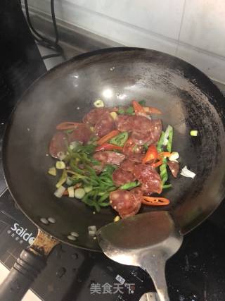 Stir-fried Sausage with Green Peppers recipe