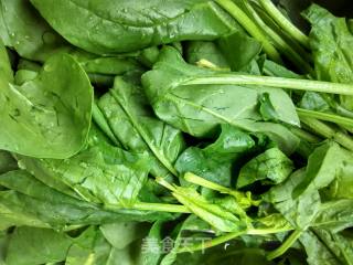 Freshly Prepared Cold Dish at Noon: Spinach in Ginger Sauce; Refreshing Vegetable Dish: Stir-fried Shrimp Skin with Winter Melon recipe