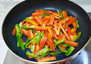 Stir-fried Steak with Green Peppers and Carrots recipe