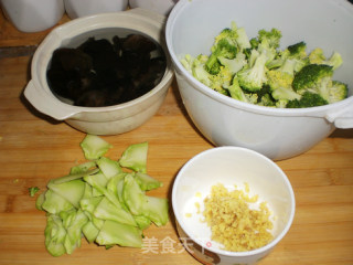 Mustard Broccoli Mix with Egg Peel recipe