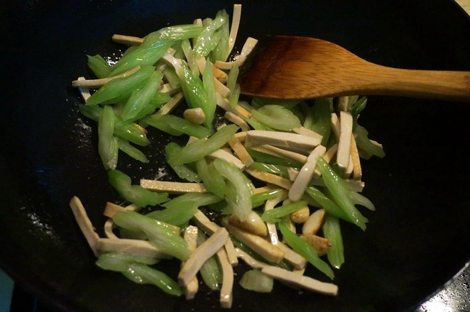 Apigenin Stir-fried Fragrant Dried recipe