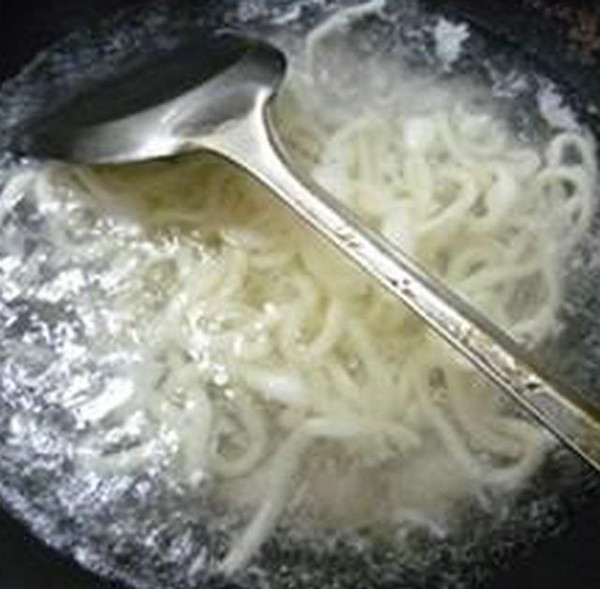 Fried Udon Noodles with Shrimp and Celery recipe