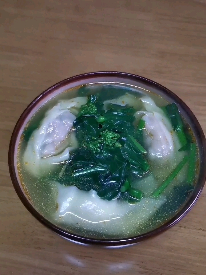 Big Wontons in Green Vegetable Chicken Soup, Nutritious and Delicious recipe