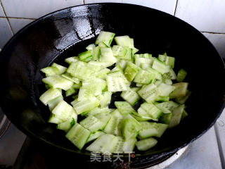 Fried Prawns with Cucumber recipe