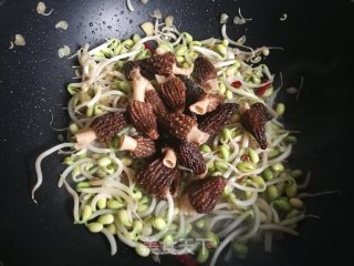 Stir-fried Soy Sprouts with Morels recipe