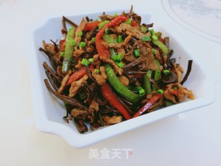 Stir-fried Shredded Pork with Tea Tree Mushroom recipe