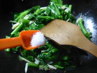 Stir-fried Rapeseed with Winter Bamboo Shoots recipe