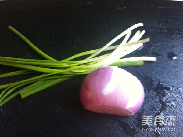 Noodles with Dried Scallops, Dried Scallion and Scallion Oil recipe