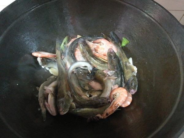 Sea Catfish Stewed with Seafood Mushrooms recipe