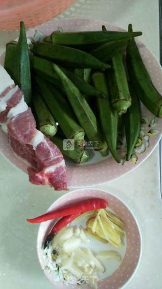 Stir-fried Okra with Pork Moo recipe