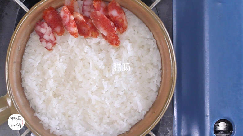 Matsutake and Sausage Claypot Rice | Beef Wa Matsutake Recipe recipe