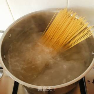 Spaghetti with Tomato Sauce recipe