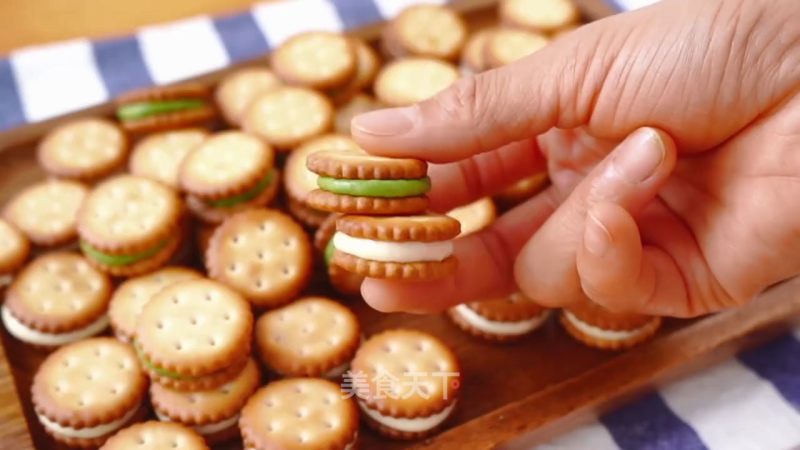 Sandwich Biscuits recipe