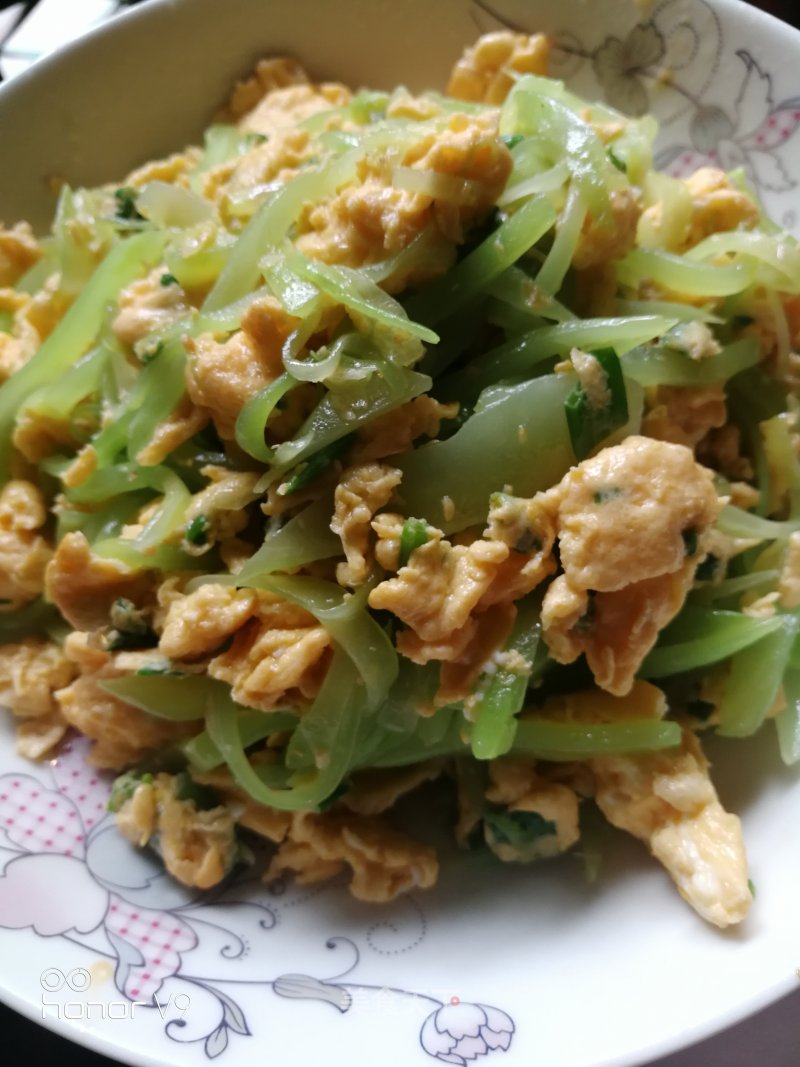Scrambled Eggs with Lettuce recipe