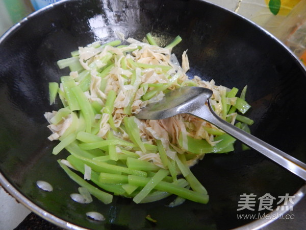Stir-fried Bean Curd with Lettuce recipe