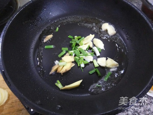 Arctic Shrimp and Sausage Rice Cake in Claypot recipe