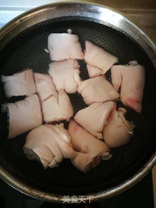 Red Grilled Pork Knuckles recipe