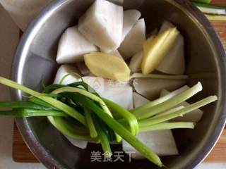 White Radish Hoof Soup recipe