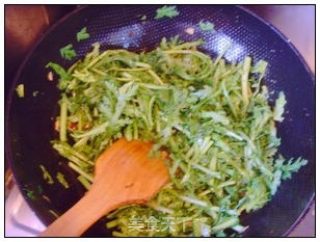 Stir-fried Chrysanthemum with Dried Shrimp Skins. recipe