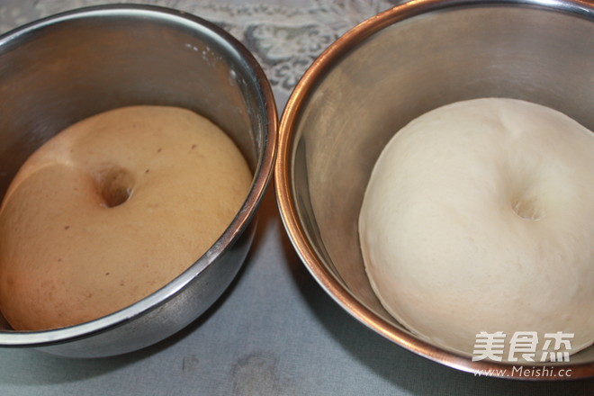 Jujube Mud Two-color Knife Cut Steamed Buns (including Jujube Mud Method) recipe