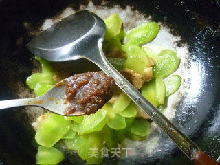 Sautéed Pork Slices with Lettuce recipe