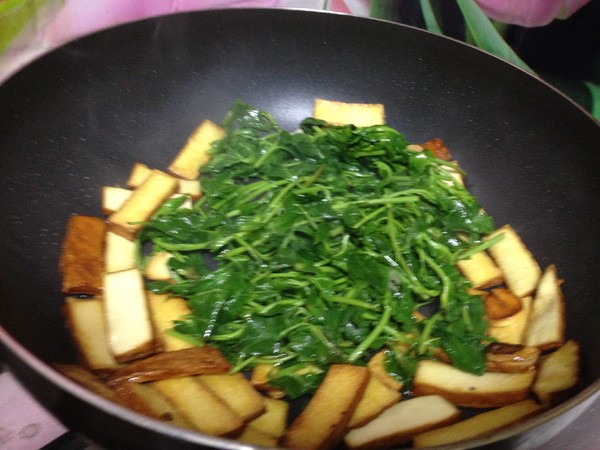 Stir-fried Chinese Wolfberry Leaves recipe