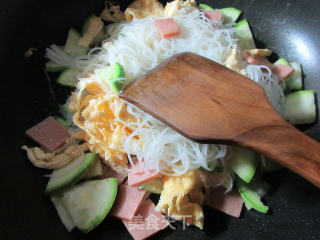 Fried Rice Noodles with Duck Eggs and Zucchini with Square Legs recipe