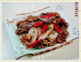 Stir-fried Beef with Peach Kernel and Yam recipe