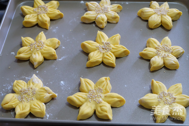 Pumpkin Flower Buns recipe