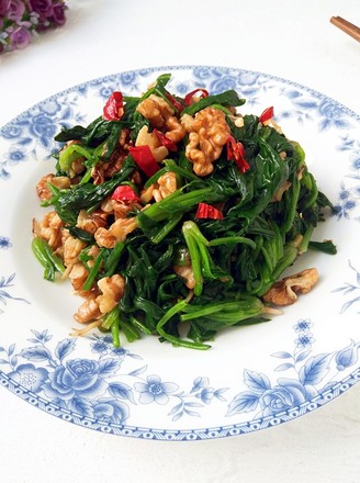 Spinach Mixed with Walnuts recipe