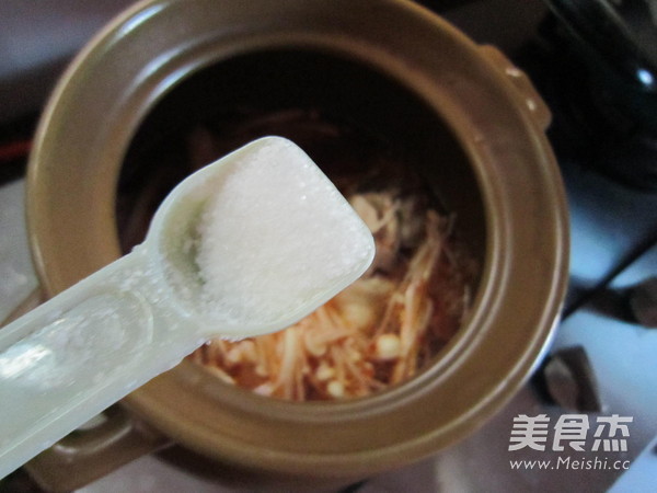 Enoki Mushroom and Kimchi Chicken Drumstick Soup recipe