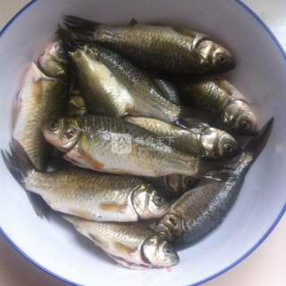 Fried Crucian Carp with Scallion Flavor recipe