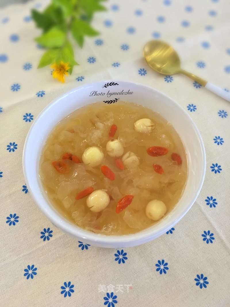 Lotus Seed and Tremella Soup recipe