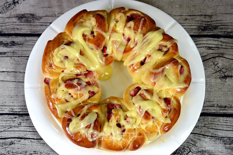 Strawberry Rolls with Sugar Coated Cheese recipe