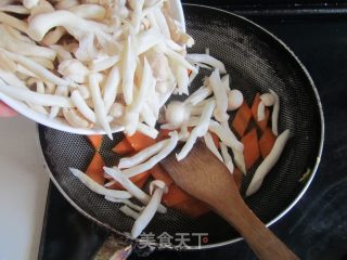 Fried Double Mushroom with Egg recipe