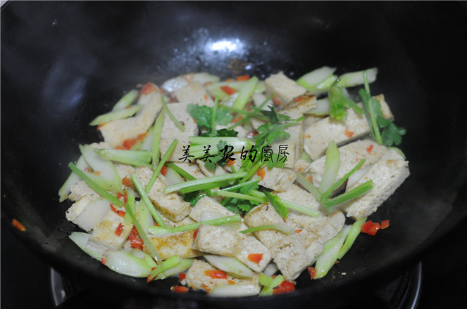 Stir-fried Frozen Tofu with Cabbage Moss recipe