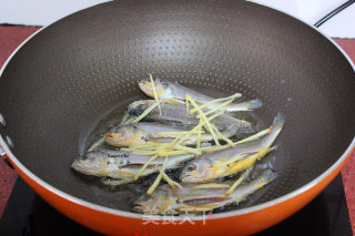 Small Yellow Croaker with Tomato Sauce recipe