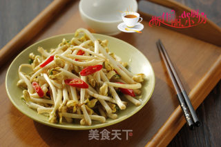 Stir-fried Peanut Buds with Red Pepper recipe